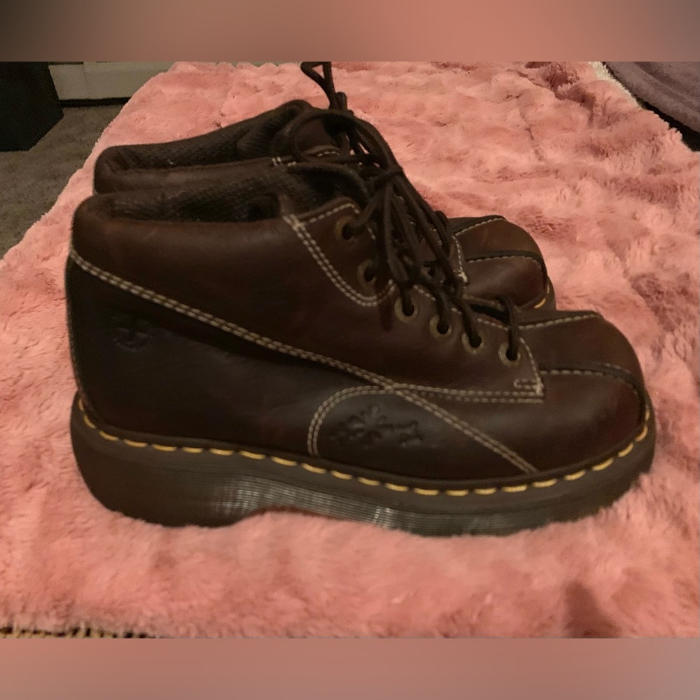 Vintage Dr. Martens 12281 Flower Boot US 8 UK 6- Runs a Bit Small- Worn Once!